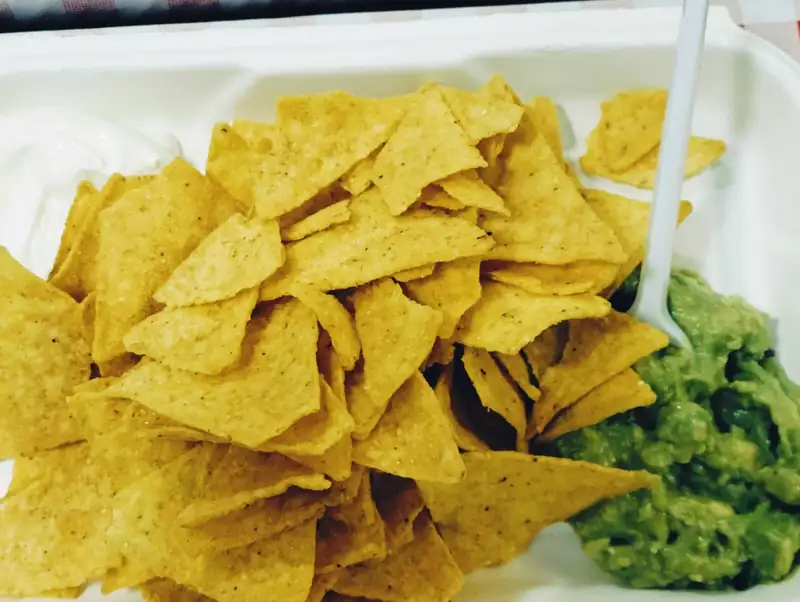 Nachos z guacamole